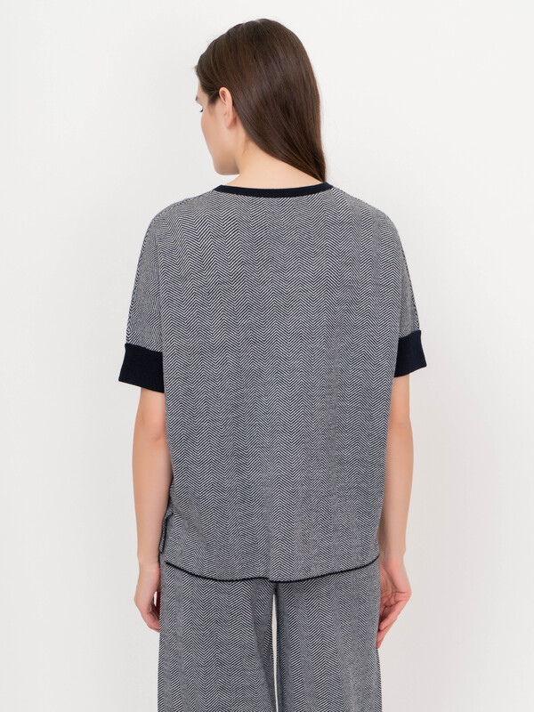 Э802163/20002/20-02 Джемпер Unq