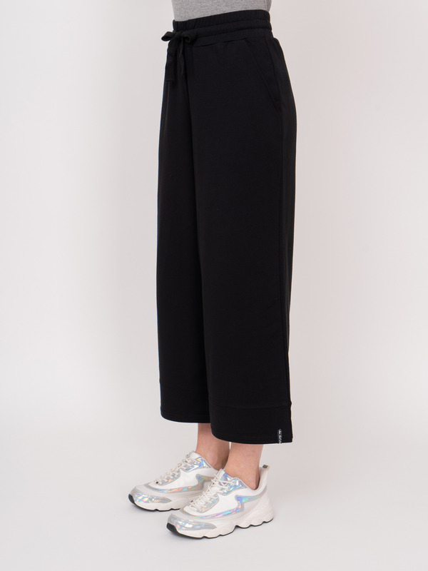 Э821001-26108/22-01 Брюки Samoon