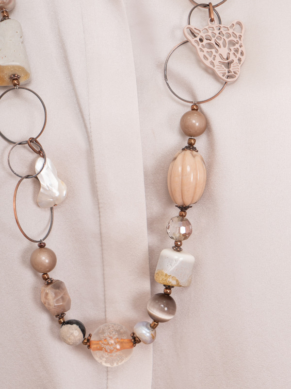 334613/21-02 Бусы Леопард в туманной дымке ср. Ярославна