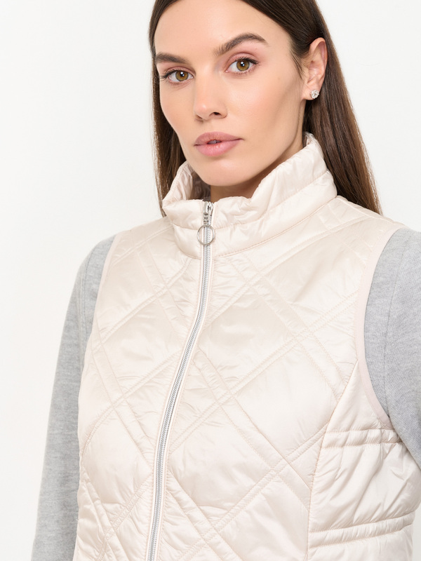 Э7220/1040/м/24-02 Жилет утепленный Betty Barclay