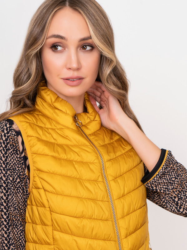 Э7240/1902/21-02 Жилет утепленный Betty Barclay