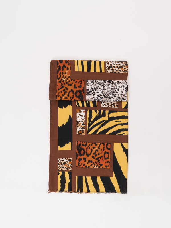 коричневый