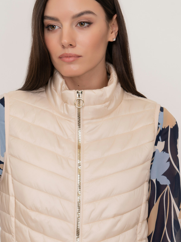 Э7134/1902/21-01 Жилет утепленный Betty Barclay