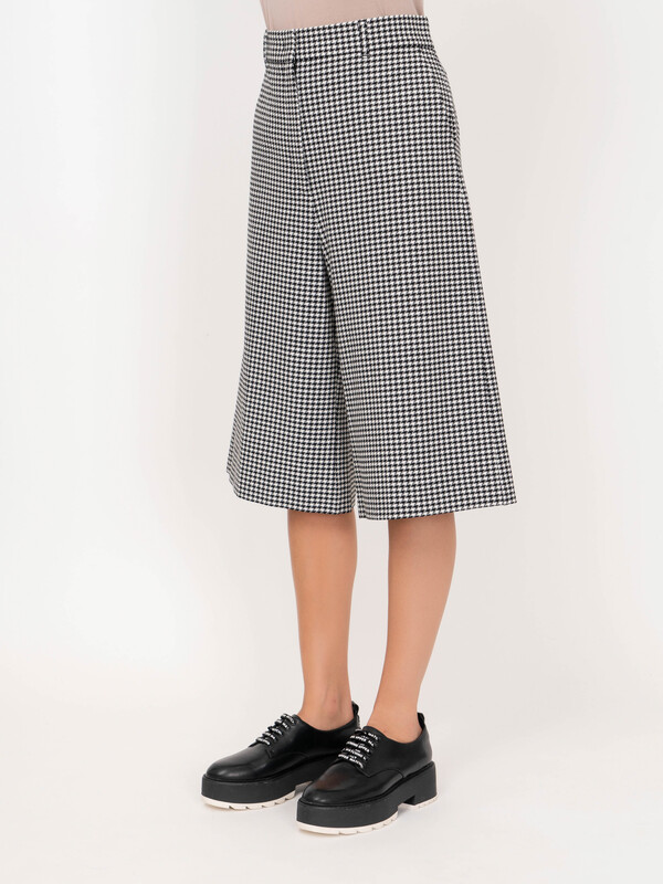 Э31362408 SPIANO/20-02 Шорты Marella