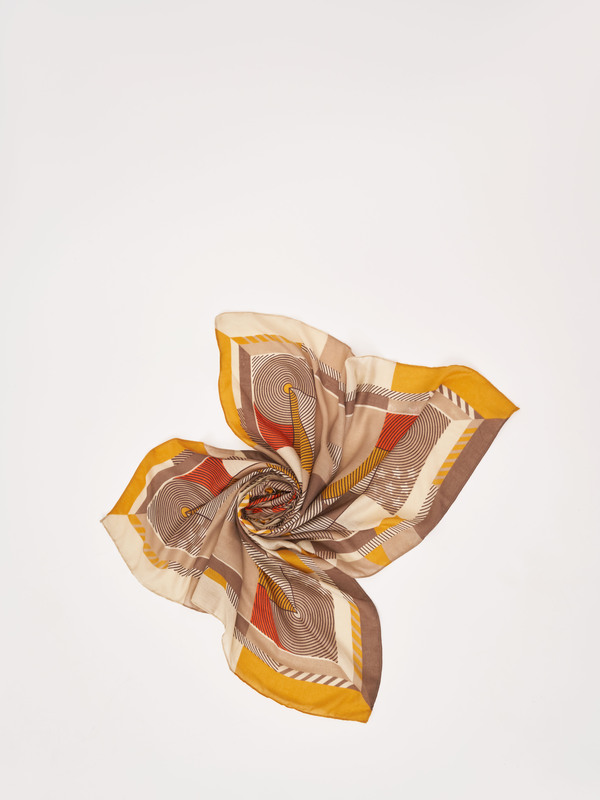 коричневый