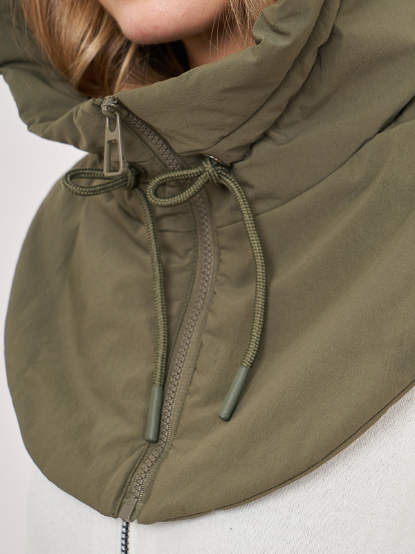 Э1116-223/22-02 Капор-манишка Franco Vello