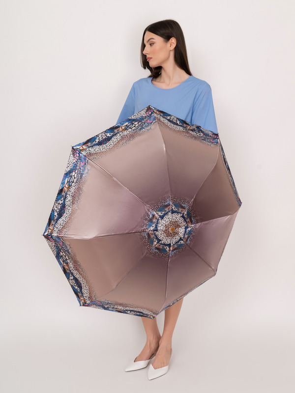 коричневый