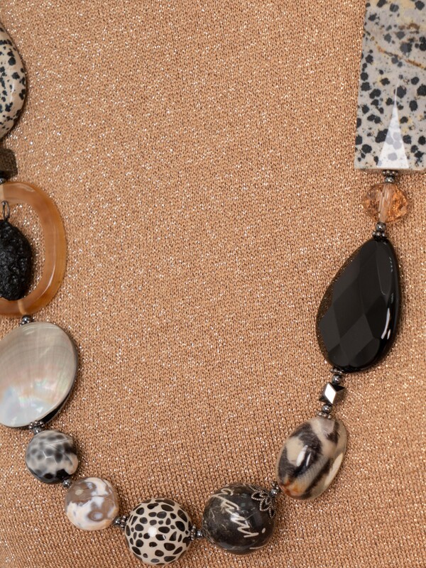 Э357995/22-02 Бусы Леопард в Черных скалах ср. Ярославна