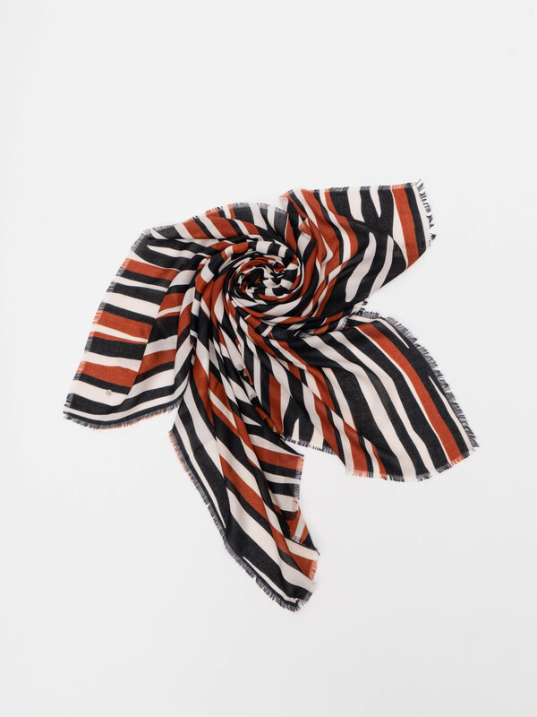 Э600004-13036/20-02 Платок Taifun