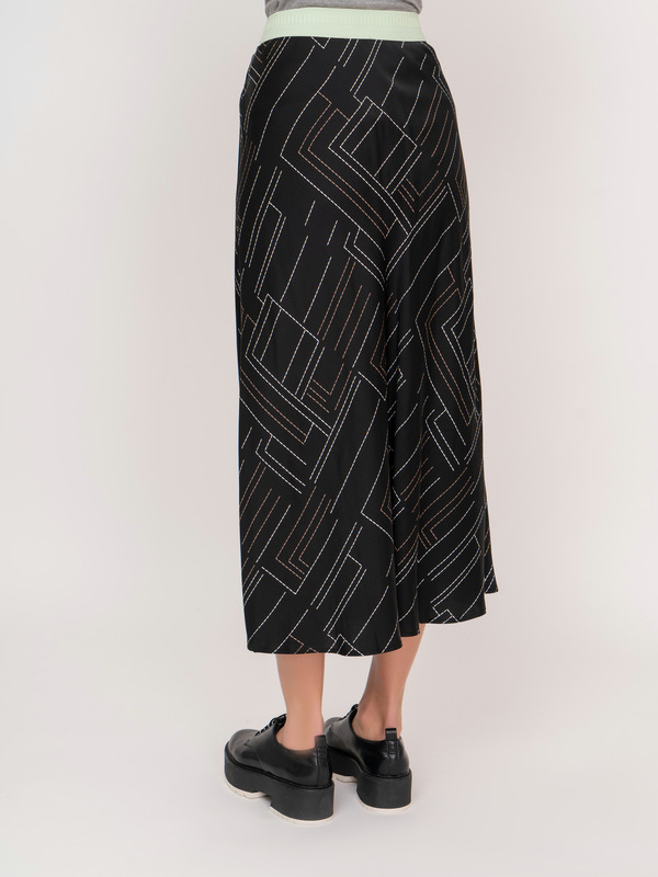 Э110002-11000/22-01 Юбка Taifun