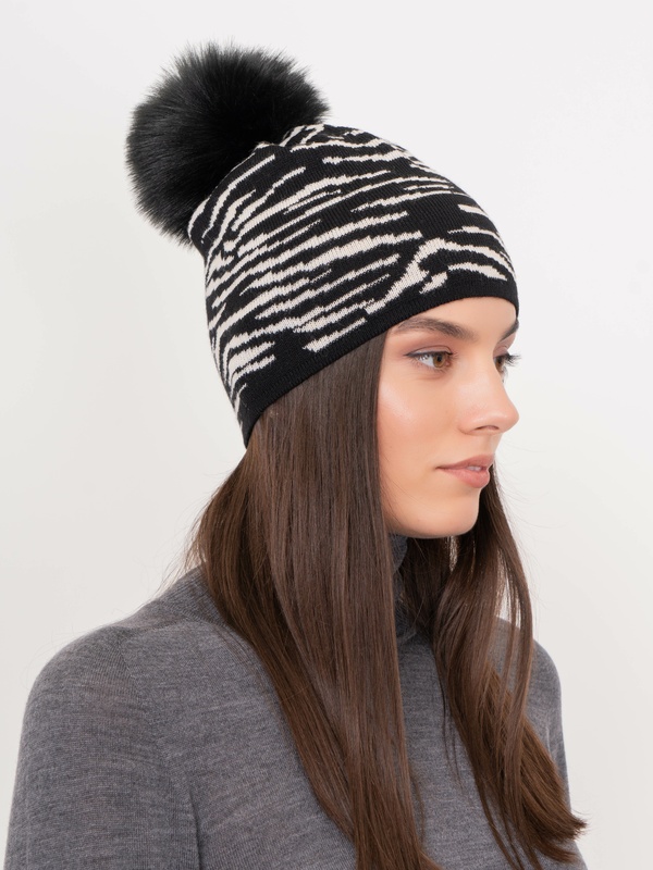 Э55760108 VENACO/20-02 Шапка с помпоном EMME
