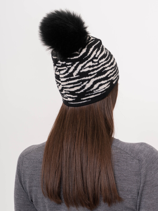 Э55760108 VENACO/20-02 Шапка с помпоном EMME