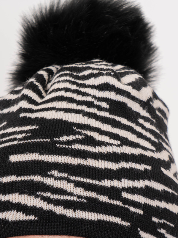 Э55760108 VENACO/20-02 Шапка с помпоном EMME