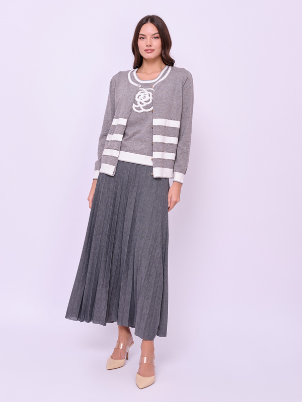 grey/off white